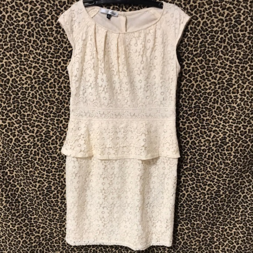 W.D.NY size small‎ cream lace dress
